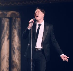 EMANERO llega con “Todo por un beso” al Centro Cultural Martin Fierro